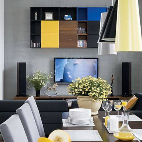 Lampy nad stołem są z IKEA. Na skraju puszczy