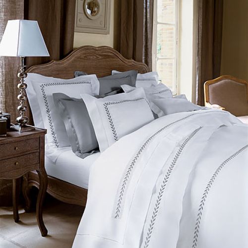 Laurier: poszwa na kołdrę kosztuje 1900 zł, poszewka na poduszkę – 330 zł. YVES DELORME