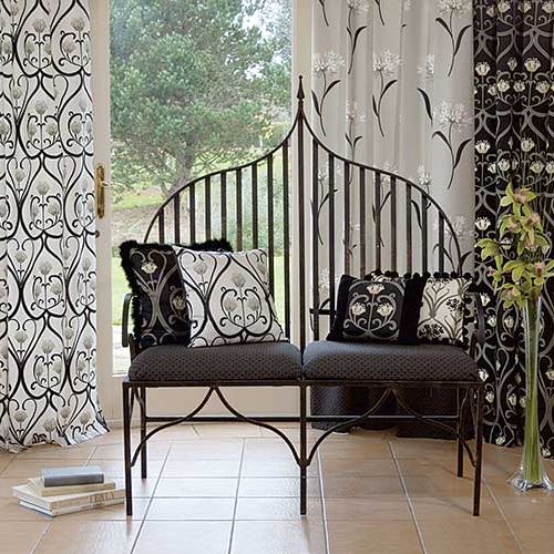 Ławka dla dwojga na czułe tete-a-tete. ARANŻER