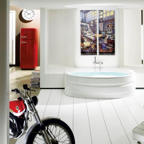 Łazienka otwarta na salon. Wannę akrylową z kolekcji Veranda zaprojektowała grupa Schmidt Lackner. Cena