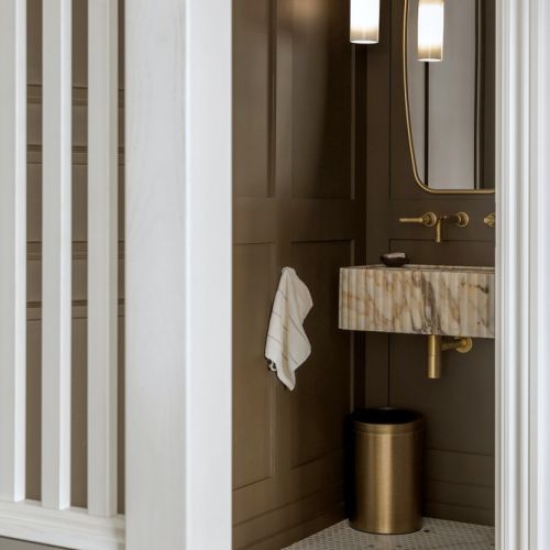 marmurowa umywalka w łazience