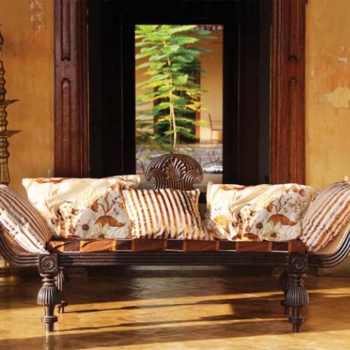 Leżanka w stylu sultane, obita tkaniną firmy Malbar, kolekcja Mandara, aranżacja DECODORE.