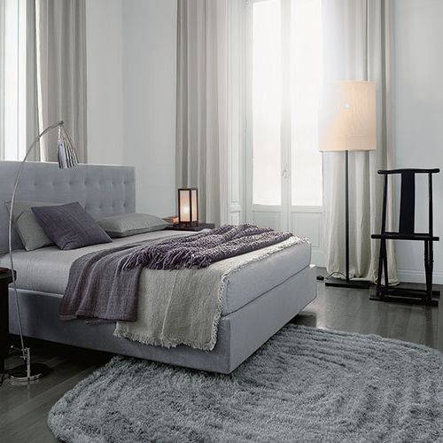 Łóżko Arca z pikowanym zagłówkiem. Sentymentalny design