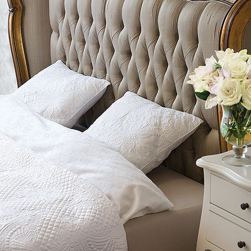 Łóżko obite jedwabiem od Black Bear House, Blackbearhouse.pl