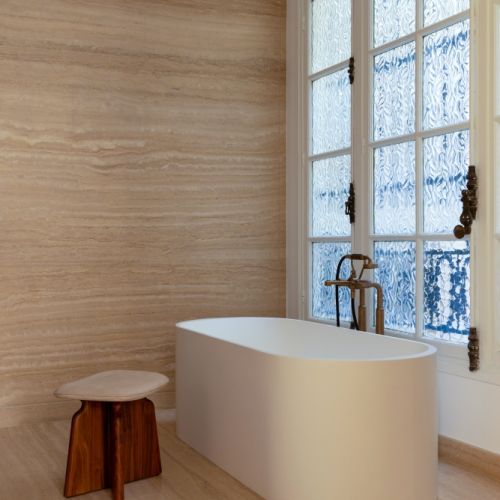 łazienka w luksusowym apartamencie w Paryżu