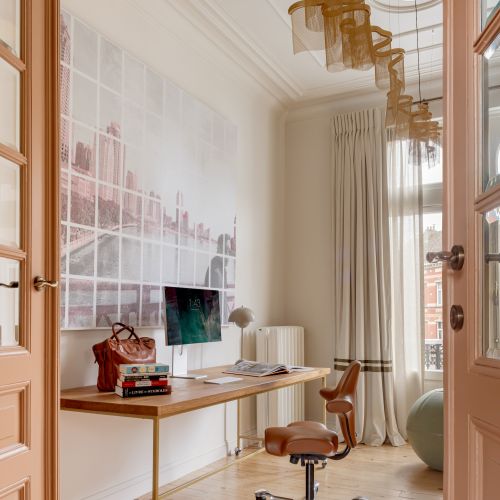 pokój do pracy w mieszkaniu w historycznej kamienicy
