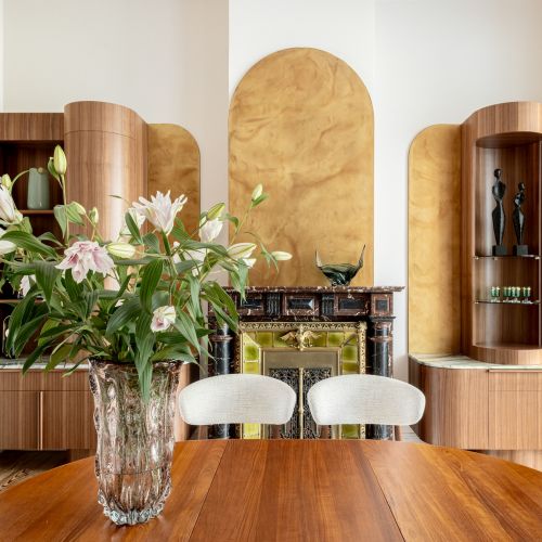 elegancka jadalnia w historycznej kamienicy