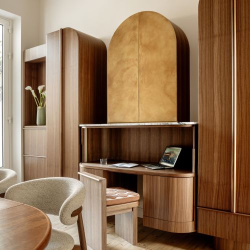 jadalnia w mieszkaniu w historycznej kamienicy