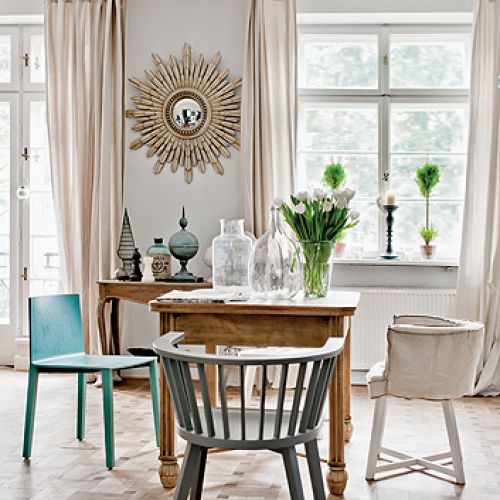 Lustro Laury Ashley jak z holenderskich obrazów.