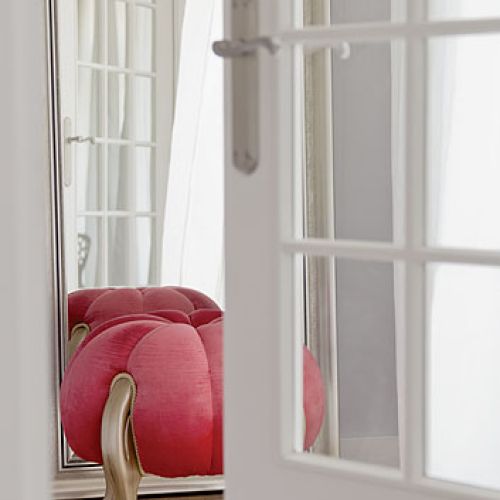 Lustro od warszawskiego rzemieslinika (Sienna 61) i śmieszny puf-dynia.