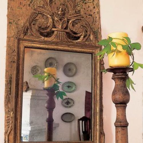 Lustro w zdobionej ramie. Dom-patchwork Bożeny Łęckiej