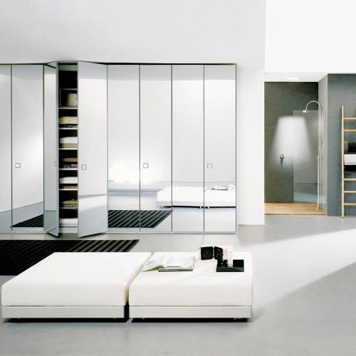 Lustrzana garderoba Atlante Seventy włoskiej firmy EmmeBi. FOCUS ON