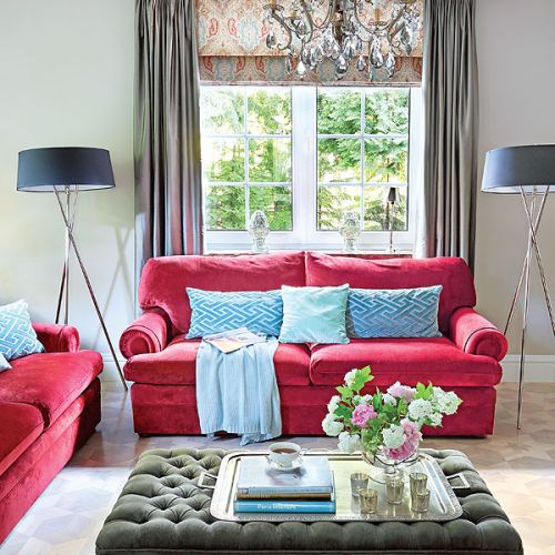 Ma też słabość do świateł - kryształowy żyrandol zrobił Andrew.