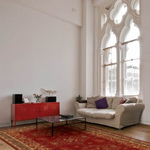 Ma tradycyjny wzór, z wełny nowozelandzkiej, 170 x 235 cm, ok. 1180 zł. DYWILAN