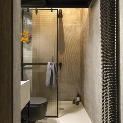 mała łazienka w stylu loftowym