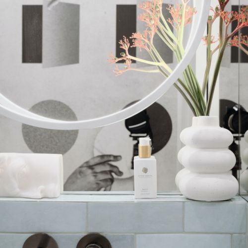 mała łazienka w mieszkaniu nad morzem