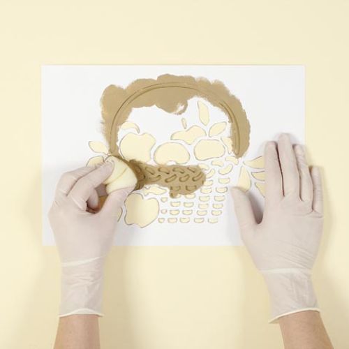 Malowanie zaczynamy od największych elementów wzoru.