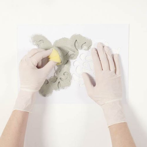 Malowanie zaczynamy od szarego koloru.