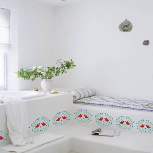 Malując w łazience, pamiętajmy, aby wybrać farby wodoodporne, np. alkidowe.