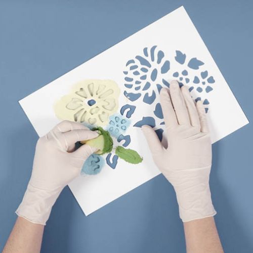 Malujemy liście na zielono. Malowana łączka