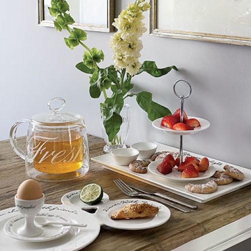 Mały stolik do szybkich, codziennych posiłków.