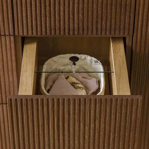 kuchnia ciemne drewno ryflowane