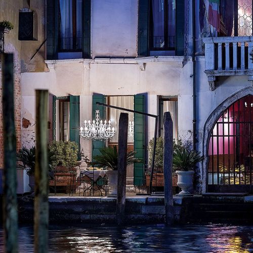 Kandelabr nawet na deszcz.