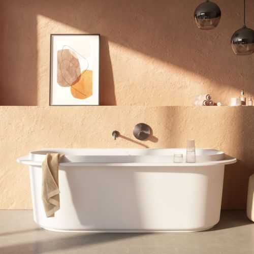 matowa łazienka z wolnostojąca wanną