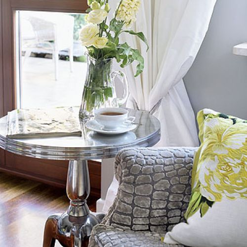 Chłodne szarości i modna limonka