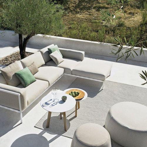 NATAL ALU, odporne na zmiany pogody siedziska na aluminiowej ramie, ok. 23 000 zł, TRIBÙ.