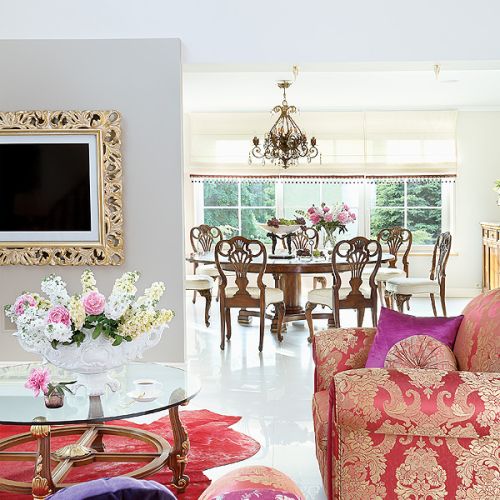 Meble pochodzą niemal wyłącznie z z włoskich rodzinnych manufaktur.