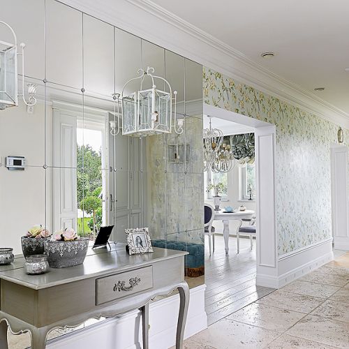 Meble przyjechały znad Sekwany. Prowansalski dom pod lasem