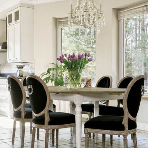 Meble tradycyjne, nowoczesne i starocie z targu na Kole.