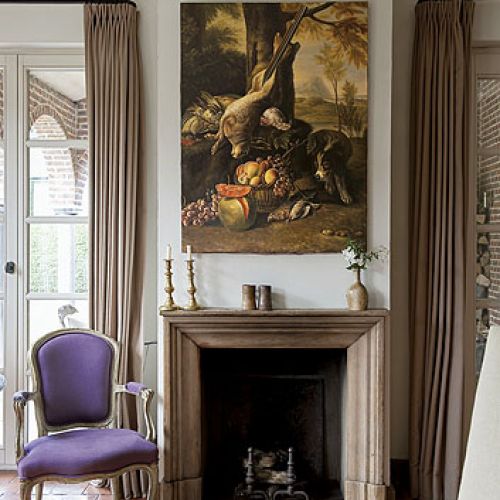 Meble wglądają na stare, ale w więkoszći są nowe i tylko udają wiekowe.