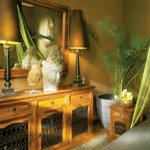 Meble z kolekcji Grenada zrobione są z drewna palisandru w odcieniu Indian Honey. ALMIDECOR