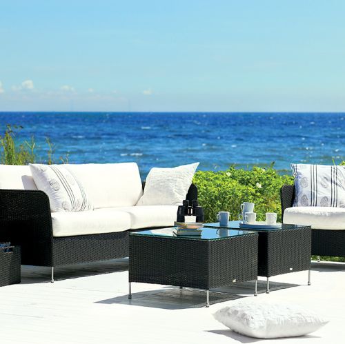 Meble z kolekcji Orion. Sofa kosztuje 7848 zł, fotel – 3242 zł, stolik 1140 zł, Decolor Home Garden