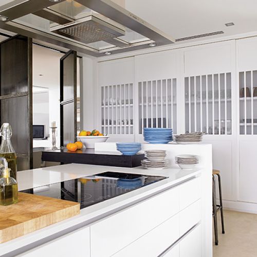 Meble zaprojektowane przez Studio Birgit Muller, sprzęty są z firmy SMEG.