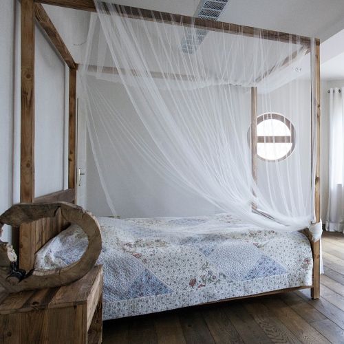 łóżko ze starego drewna