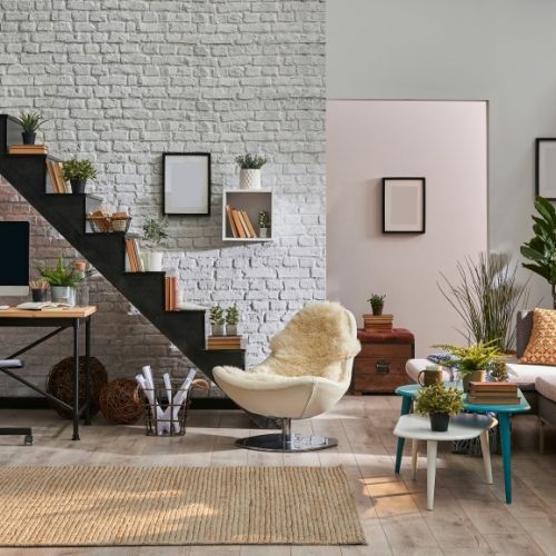 miejsce do pracy pod schodami