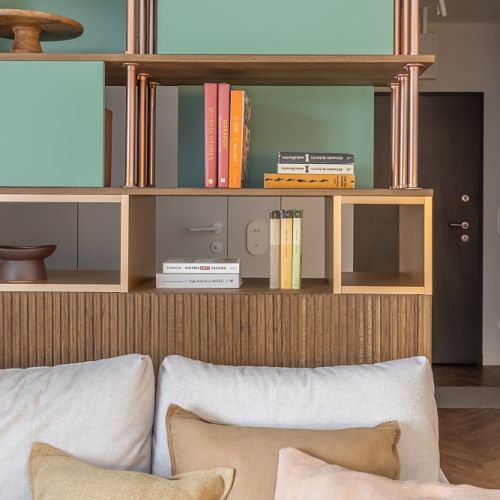 salon w mieszkaniu 53 m2 urządzony w zieleni i błękicie