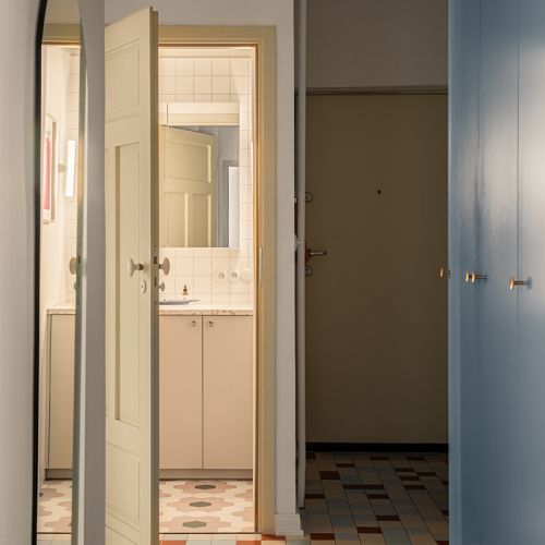 aranżacja mieszkania w modernistycznej kamienicy