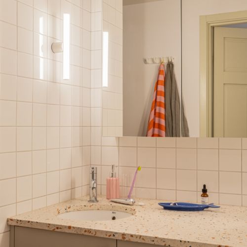 aranżacja łazienki w modernistycznej kamienicy