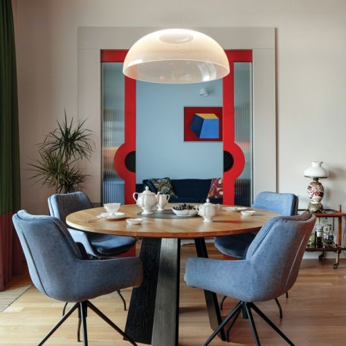 mieszkanie jak z filmu Almodovara kolorowe i ekstrawaganckie