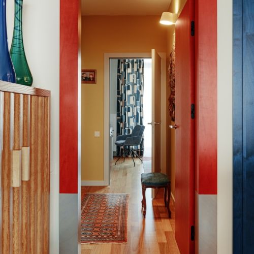 wnętrza w żywych kolorach jak z filmu Almodovara