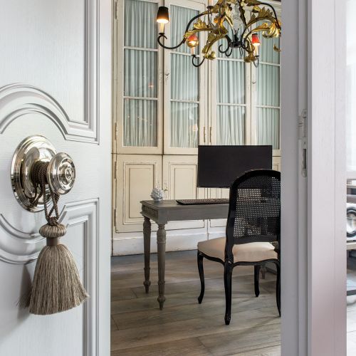 Mieszkanie ma wysokość 3,35 m, ale dla Doroty to było za mało. Postanowiła więc podnieść drzwi prawie do sufitu