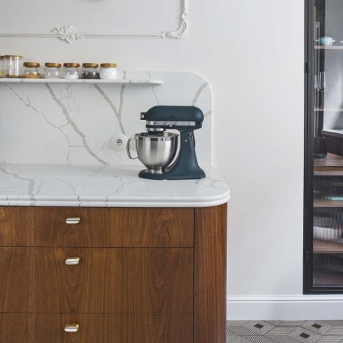 kuchnia z forniru orzechowego