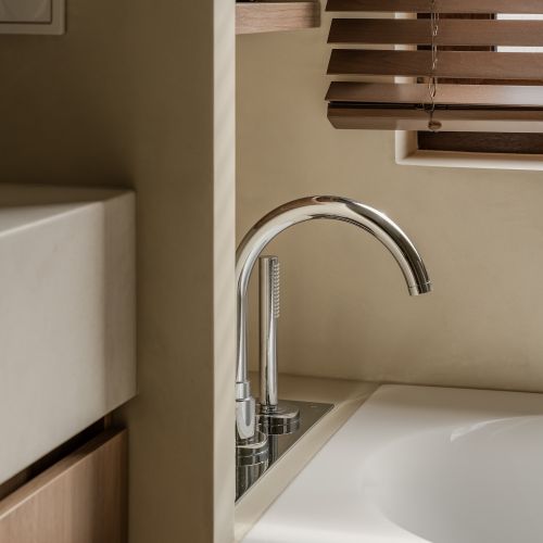 minimalistyczna łazienka z wanną