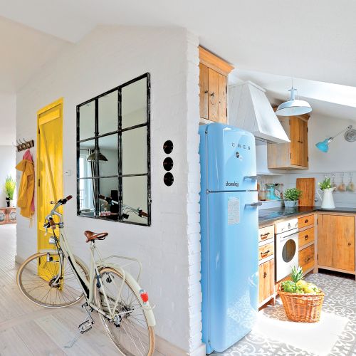 ściana z białej cegły w mieszkaniu