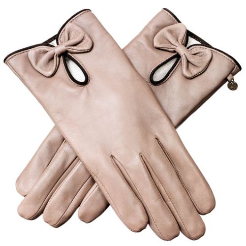 Miłośniczki kostiumów Channel innych rękawiczek nie włożą.