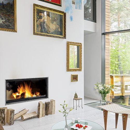 Mniej znaczy więcej. Początkowo kominek miał mieć ceramiczną koronkę, ale ostatecznie stanęło na rozwiązaniu najprostszym